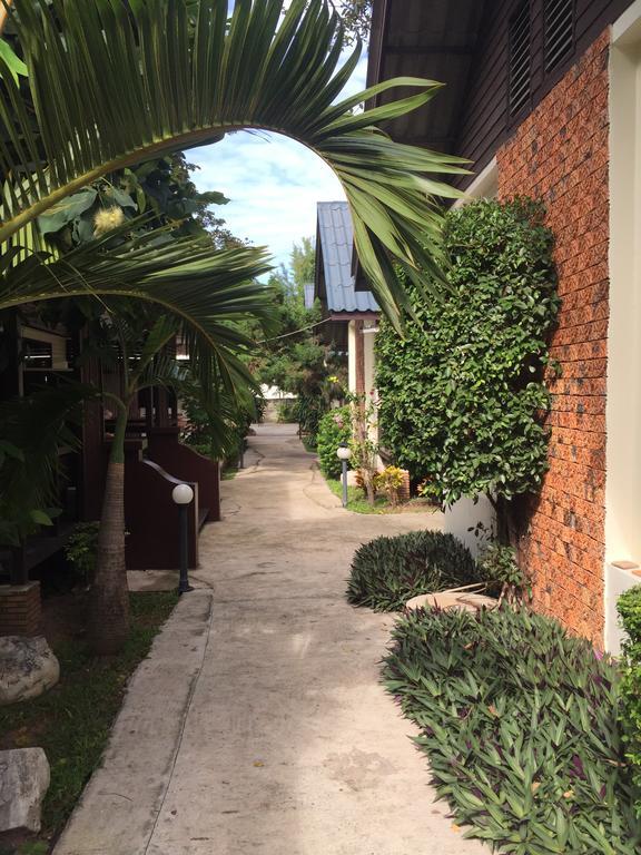 The Beach Garden Resort Pattaya Exterior photo