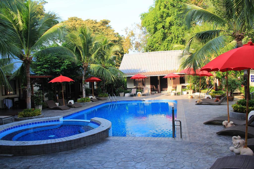 The Beach Garden Resort Pattaya Exterior photo