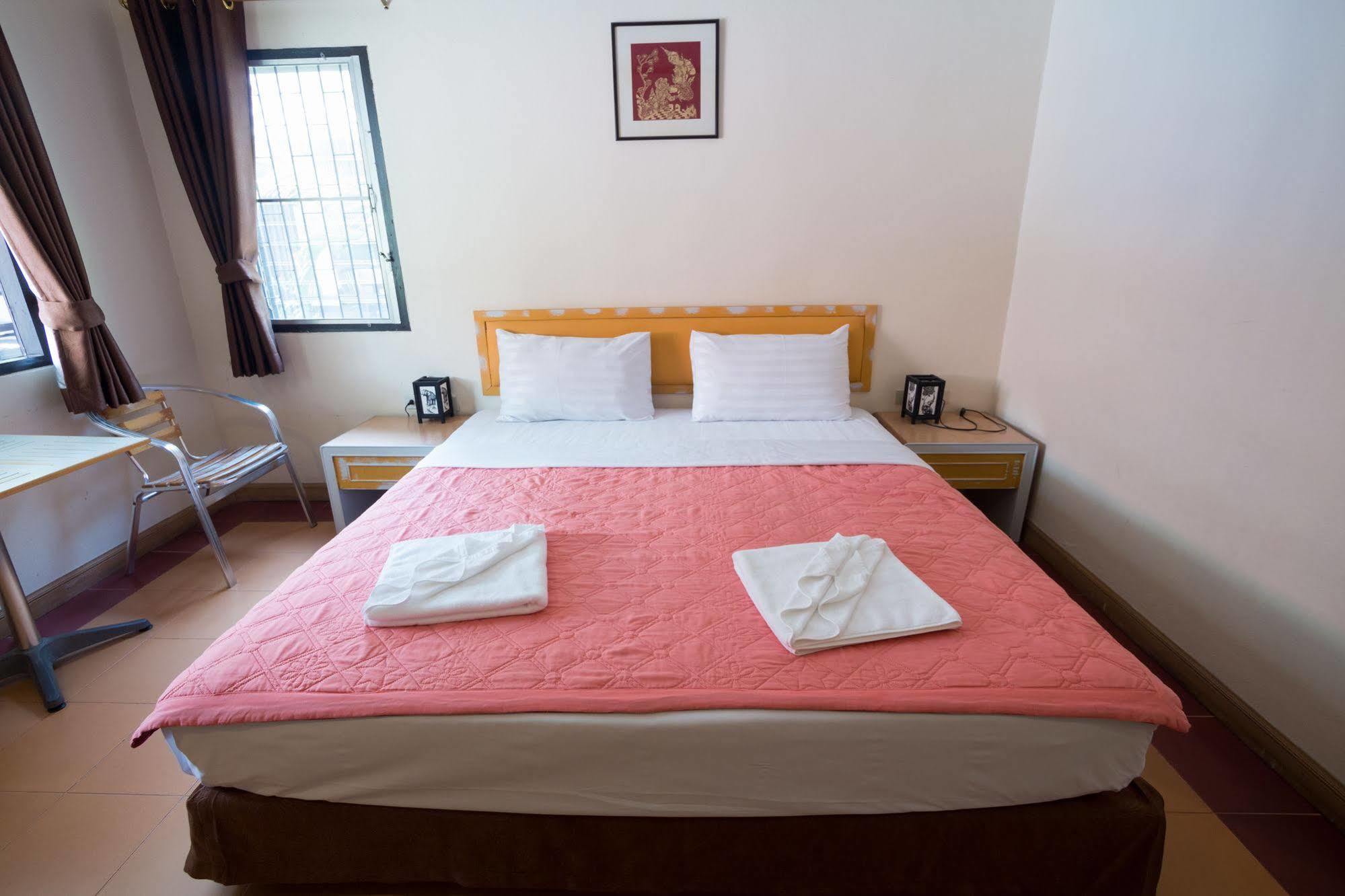 The Beach Garden Resort Pattaya Exterior photo